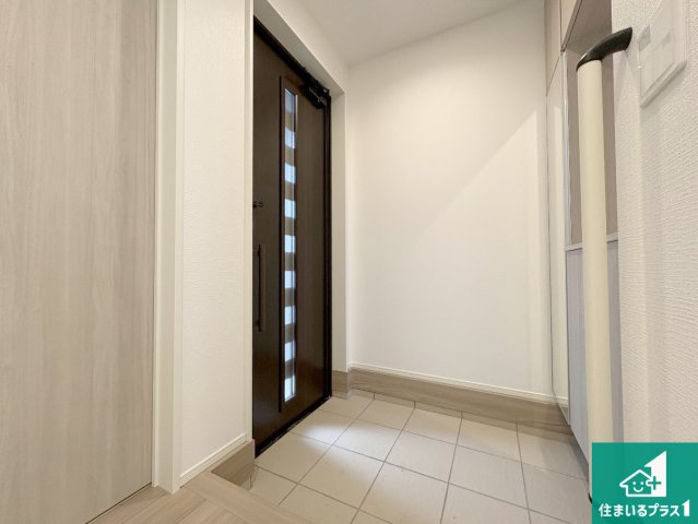 草津市下笠町　第24-1期　新築一戸建ての玄関|シューズボックスにはたくさんの靴が収納できるので玄関周りはいつもスッキリ！ご家族が増えても安心！