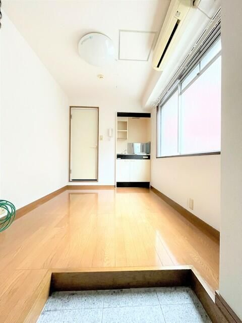 峰マンションの玄関