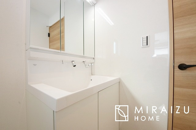 【その他】 | 収納力も自慢です。お洋服がお好きなお客様も多いですよね、衣替えをしなくてもお洋服をしまっておけそうなくらいの広さですね！