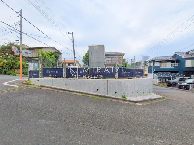 【外観】 | 青く澄み渡った綺麗な空と、陽の光をたっぷりと受ける、そんな新築住宅で新生活をスタートしてみませんか？見学・ご相談等、ミライズホーム(株)までお気軽にご連絡下さい♪
