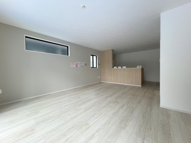 福生市南田園3丁目　新築戸建全1棟の居間・リビング|LDK広々20帖！！