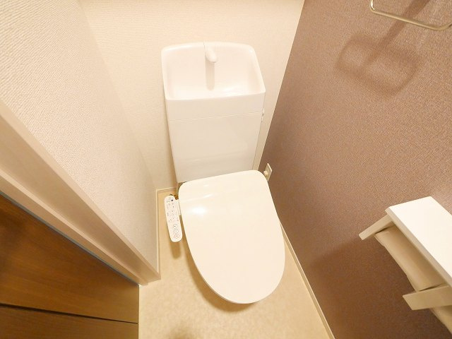 レジデンス・サツキⅡのトイレ|落ち着いた色調のトイレです