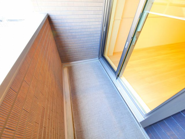 レジデンス・サツキⅡのバルコニー|暖かな日差しのふりそそぐバルコニー