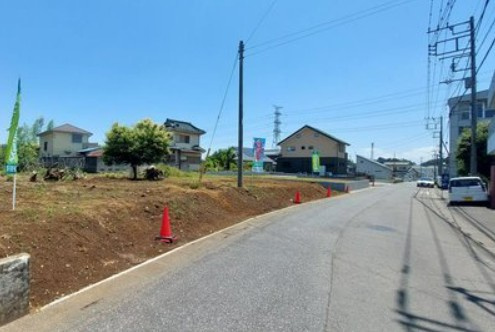 【土地】鶴ヶ島市藤金建築条件無し売地の前面道路含む現地写真