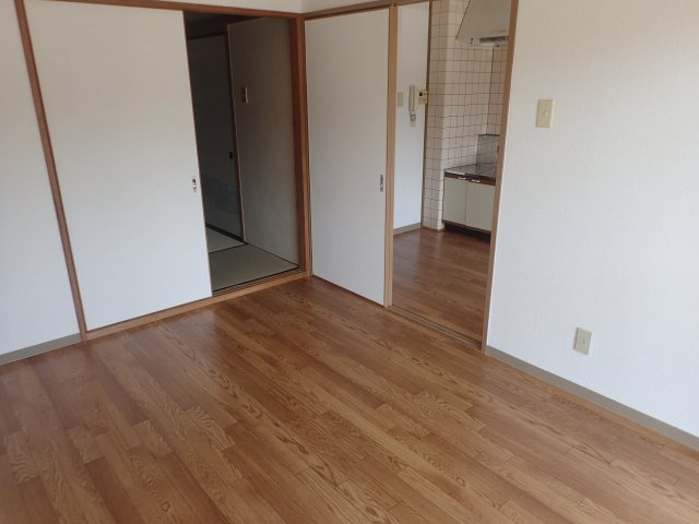 アーバン208の洋室