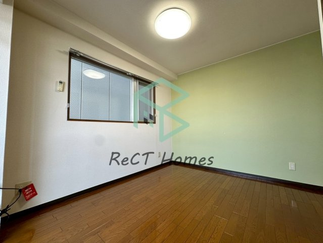 南駅前マンションの居間・リビング