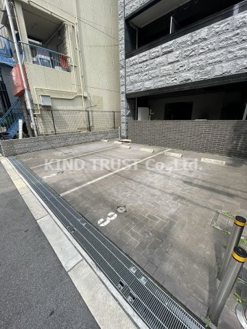 プレサンス天神橋スカイルの駐車場|駐車場完備です