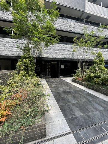 プレサンス天神橋スカイルのエントランス|落ち着いたエントランスです