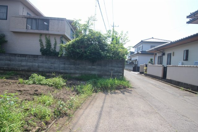 小山市羽川の外観|南西側道路（2025年7月撮影）