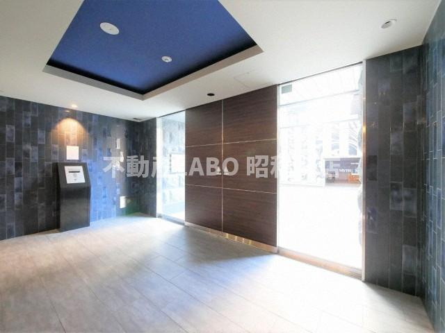 プレサンス谷町九丁目駅前のエントランス