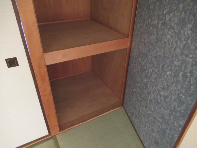 兵庫県公社　宝塚安倉（４）６号棟の収納|大きなスペースがあり、収納には困りません