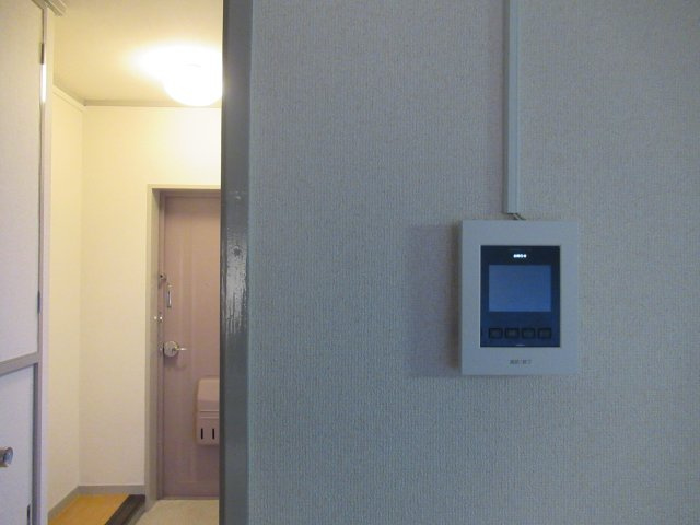 兵庫県公社　宝塚安倉（４）６号棟のセキュリティ|モニター付きインターホンなので急な来客にも安心です