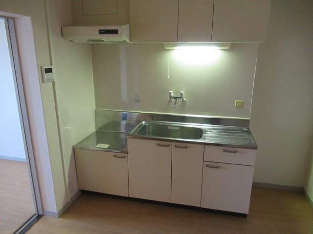 兵庫県公社　宝塚安倉（４）６号棟のキッチン|コンパクトなキッチンで掃除もラクラク