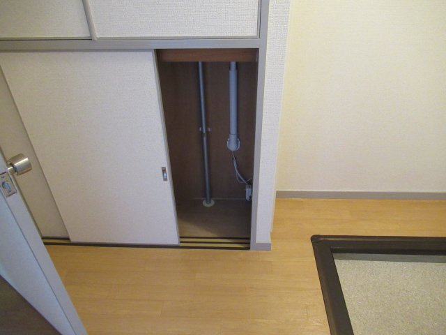 兵庫県公社　宝塚安倉（４）６号棟の玄関|シンプルで使いやすい玄関です