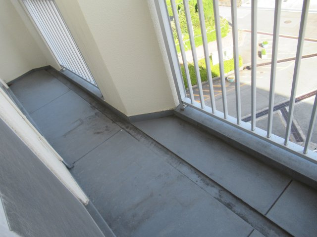 兵庫県公社　宝塚安倉（４）６号棟のバルコニー|陽当たり良好なバルコニーです