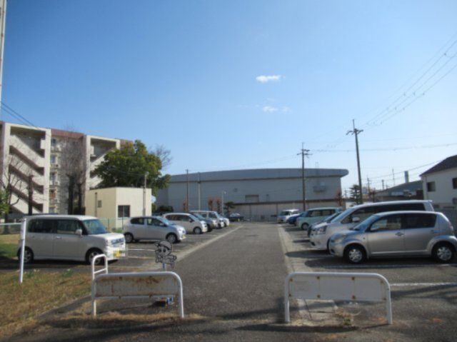 兵庫県公社　宝塚安倉（４）６号棟の駐車場|駐車場があるので、車を買う予定の方も安心です
