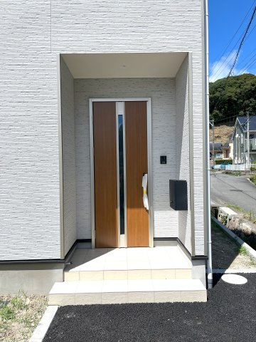 【エントランス】 | 大殿小学校に通える新築戸建　山口市天花２丁目　第２－５号棟　クレイドルガーデン　アーネストワン | ダイヤルキー付きの郵便受け