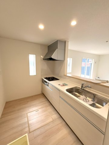 【キッチン】 | 大殿小学校に通える新築戸建　山口市天花２丁目　第２－５号棟　クレイドルガーデン　アーネストワン | 使い勝手の良いシステムキッチンで楽しくクッキング♪