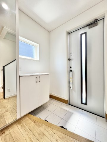 中央区東若林町　C棟の玄関|収納も充実のすっきりした玄関！
