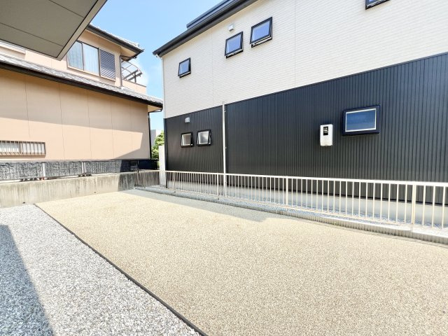 中央区東若林町　C棟の庭|庭も広々！日差しが入ります。