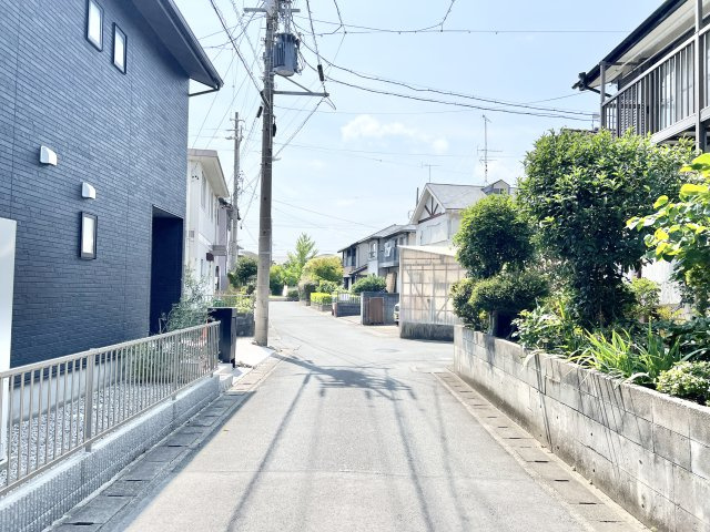 中央区東若林町　C棟の前面道路含む現地写真|西を向いて撮影しました。