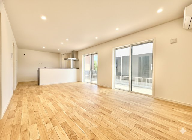 中央区東若林町　C棟の居間・リビング|18畳のLDKは落ち着いた雰囲気。家族みんなでのびのびと過ごすのにピッタリです！
