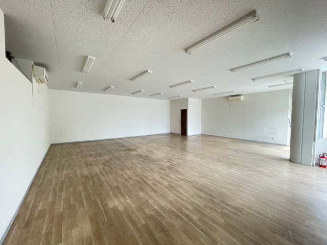 六軒町ビル　１Fの居間・リビング