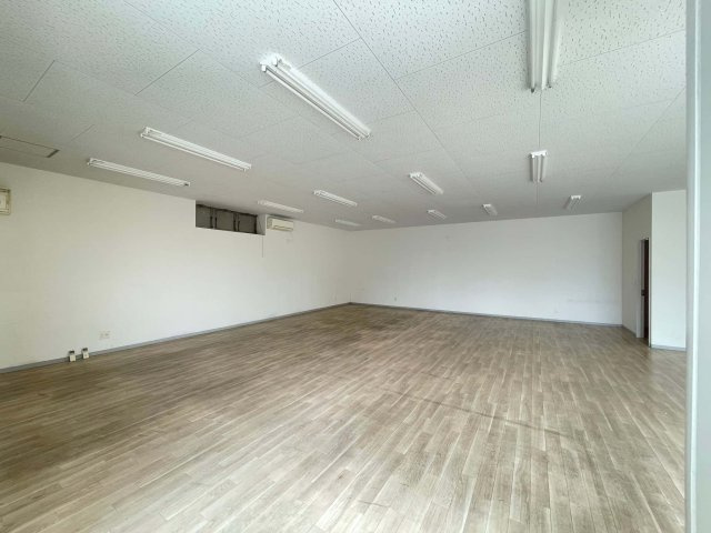 春日部市六軒町の店舗事務所の内装