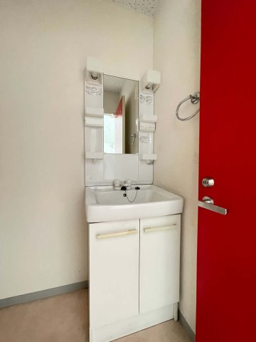 春日部市六軒町の店舗事務所の洗面所