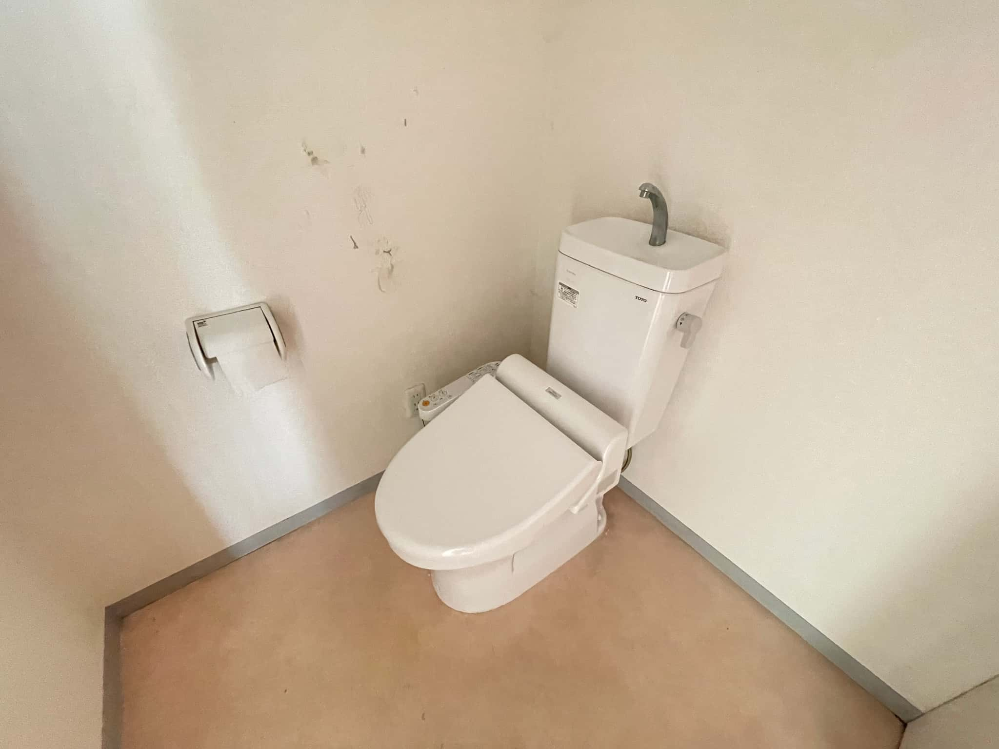 春日部市六軒町の店舗事務所のトイレ