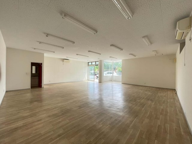 六軒町ビル　１Fのロビー