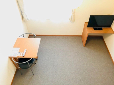 【居間・リビング】 | レオパレスコートデレモングラス | 1階フローリング、2階カーペット