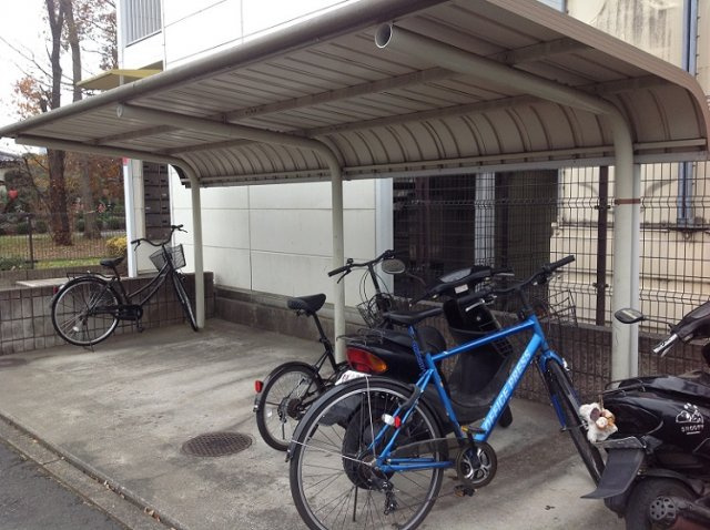 レオパレスコートデレモングラスのその他|駐輪場