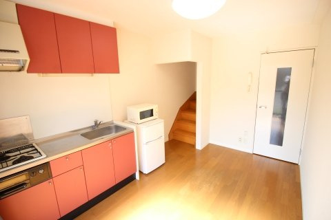 レオパレスＬａーＰａｕｍｅの居間・リビング|同タイプ写真の為、現況優先致します。