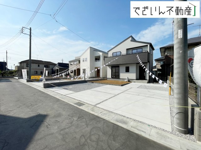 【外観】 | Livele Garden.S行田市城西第2　新築住宅 | ≪4号棟≫≫爽やかな青空の下に贅沢なほどに降り注ぐ陽光、豊かな居住性と、クオリティが見事に調和した住空間は、住まうことの喜びを感じさせてくれます。
現地(2025年8月撮影)