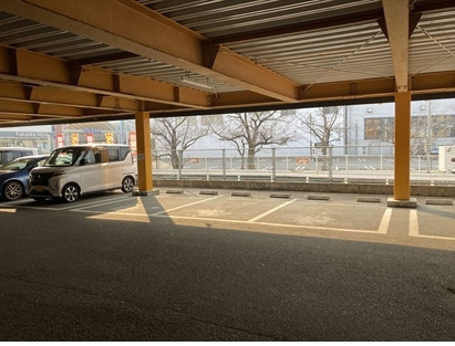 小田部５丁目店舗の駐車場