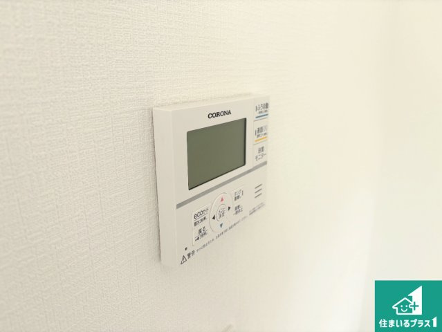 草津市下笠町　第24-1期　新築一戸建ての発電・温水設備|給湯器リモコン（LDK側）ボタン一つでお風呂のお湯はり・追い炊き可能！便利な呼び出し機能付き！表示文字が大きく読みやすい有機ＥＬを採用！どの角度からも見やすくなっています。