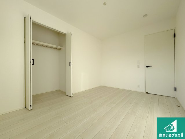 草津市下笠町　第24-1期　新築一戸建ての洋室|シンプルな洋室は、自分好みのインテリアが楽しめます♪ご家族とインテリアや家具を選びに行くのは新築購入時の醍醐味の一つです。ぜひお楽しみください♪