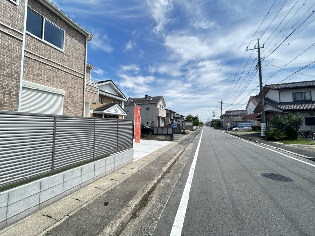 新築　高崎市下小鳥町　Heartful Town　１号棟の前面道路含む現地写真|現地写真　南側接道幅員約9ｍ