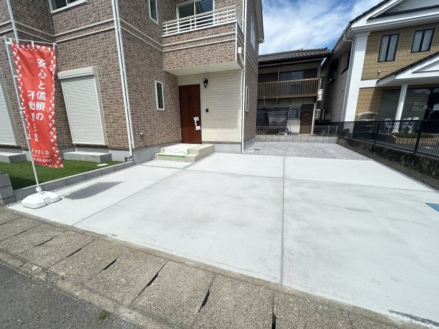 新築　高崎市下小鳥町　Heartful Town　１号棟の駐車場|現地写真　駐車スペースは並列2台+1台分可能です！
