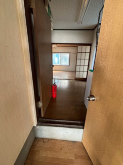 【内装】 | 大野マンション | 店舗部分から室内につながる通路