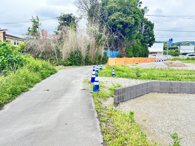 新築　渋川行幸田　Livele Garden.S　１号棟の前面道路含む現地写真|現地写真　南側接道幅員約4ｍ