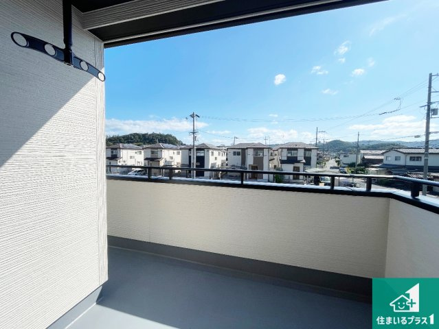 南丹市園部町横田　新築一戸建てのバルコニー|ワイドバルコニーは洗濯物を干すスペースが広いのでご家族が多くても安心！