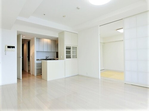 アーバンビューグランドタワーの居間・リビング|リビング・ダイニング（キッチン方向）　※2019年7月撮影