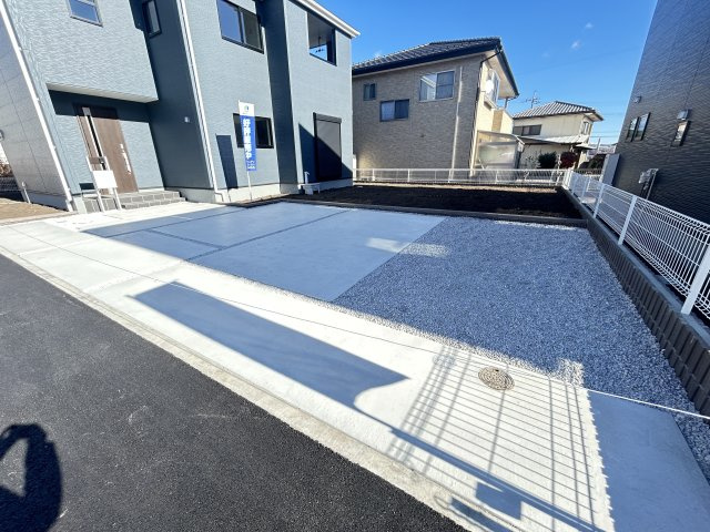 新築　渋川行幸田　Livele Garden.S　2号棟の駐車場|現地写真　駐車スペースは2台分可能です！					
