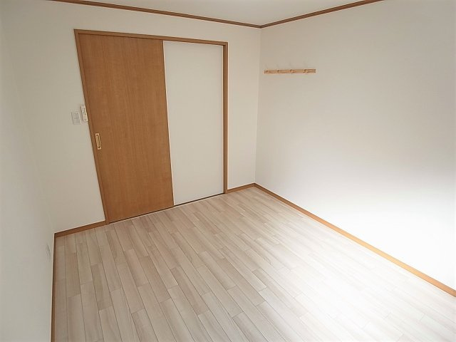 神戸市兵庫区東出町３丁目の賃貸マンションの居間・リビング|広々使える洋室