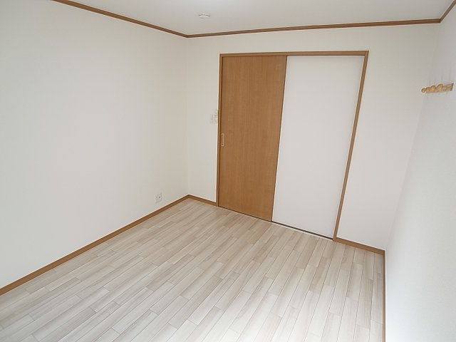 神戸市兵庫区東出町３丁目の賃貸マンションの居間・リビング|各室に採光有