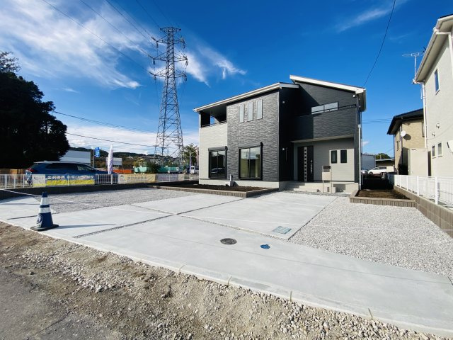 新築　渋川行幸田　Livele Garden.S　3号棟の駐車場|現地写真　駐車スペースは2台分可能です！					
