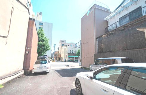 河原町丸太町交差点東側　貸土地