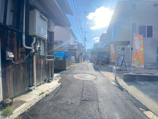 鳴尾町２丁目　建築条件無し土地の前面道路含む現地写真